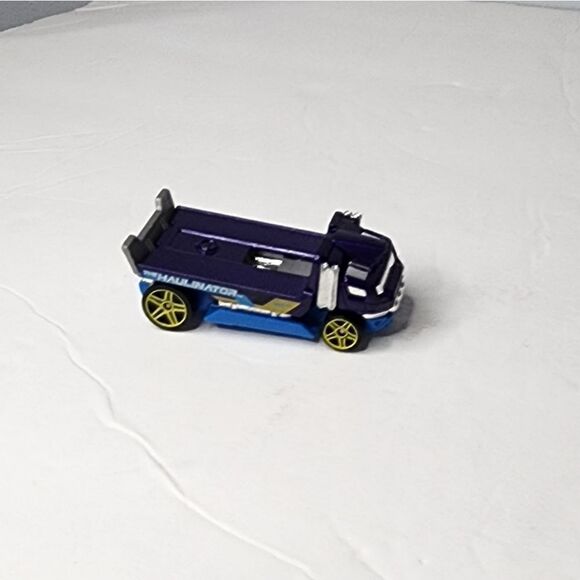 THE HAULINATOR / Hot Wheels 2014 Scale Diecast Model Truck #B42 - Picture 2 of 9